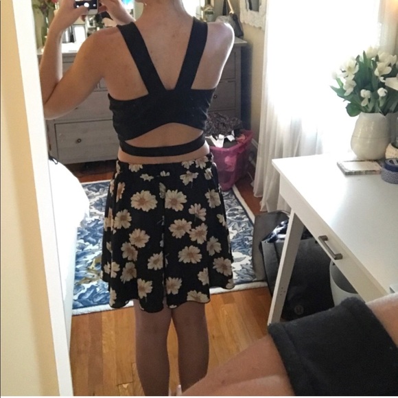 Black cut out crop top - Picture 4 of 5